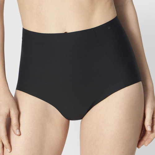 Culotte haute galbante - noir Medium Shaping Series Highwaist Panty Triumph  - Triumph lingerie grande taille